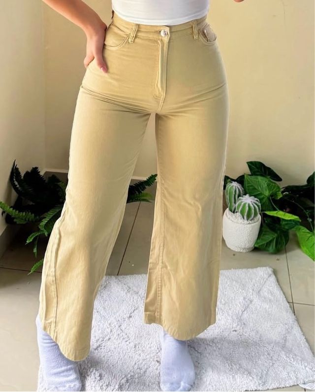 Pantalón Bershka Wide Leg Beige