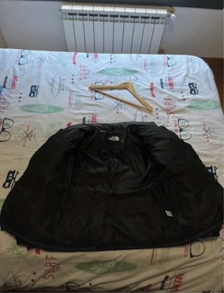 Cazadora The North Face Negra y Azul Marino