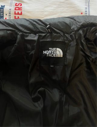 Cazadora The North Face Negra y Azul Marino