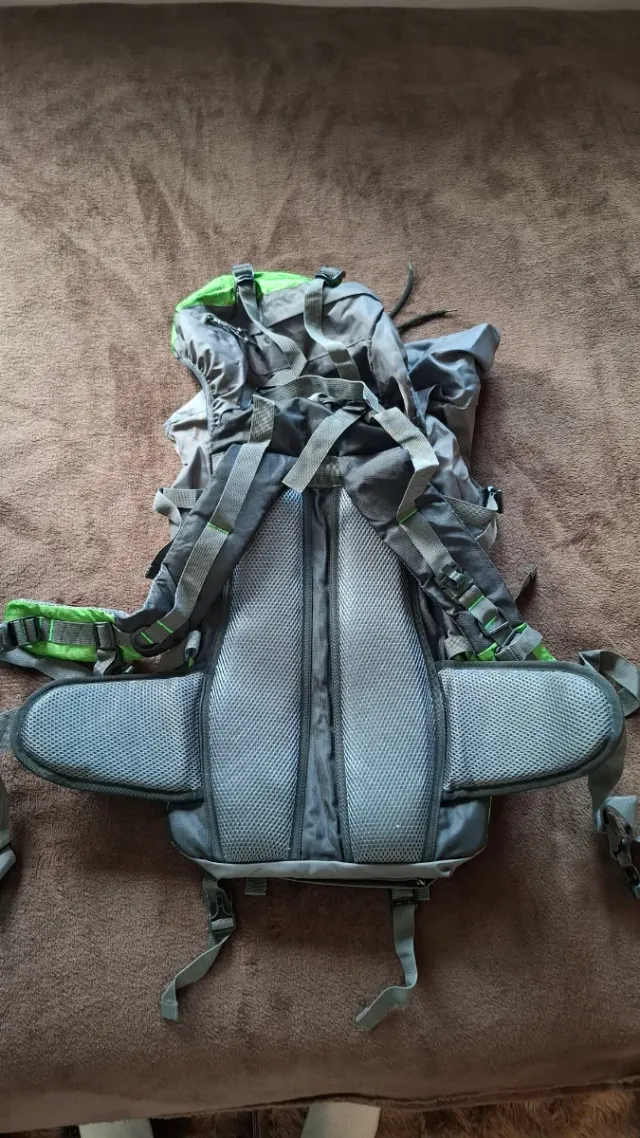 Mochila Senderismo 60L Verde y Gris