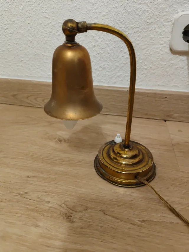 Lámpara de escritorio antigua dorada