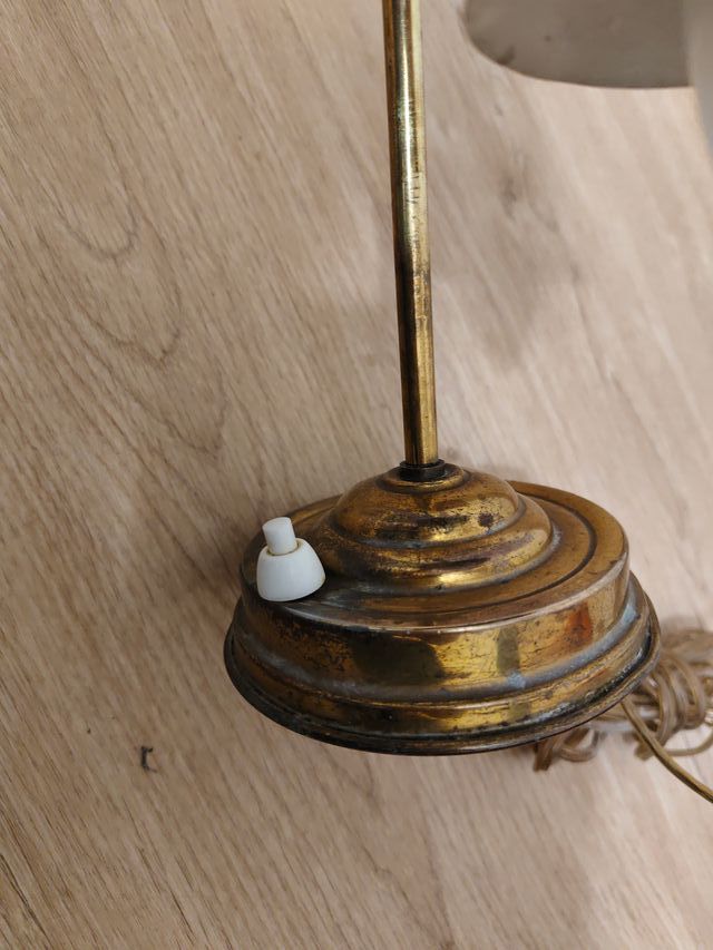 Lámpara de escritorio antigua dorada