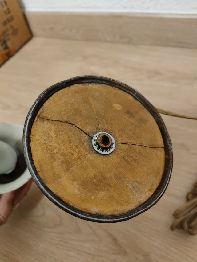 Lámpara de escritorio antigua dorada