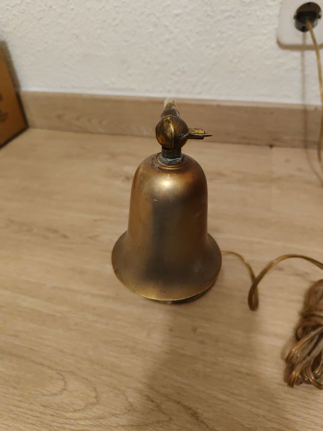 Lámpara de escritorio antigua dorada