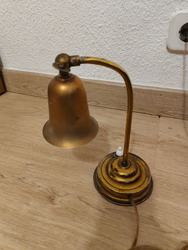 Lámpara de escritorio antigua dorada