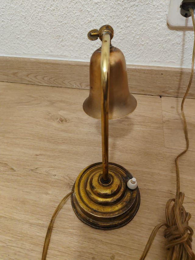 Lámpara de escritorio antigua dorada