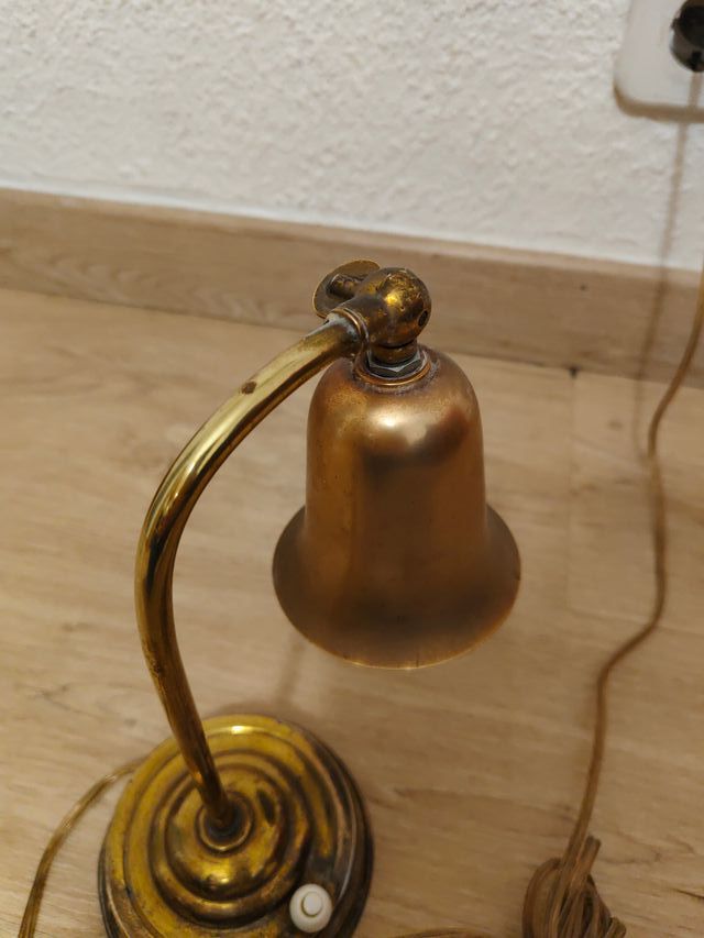 Lámpara de escritorio antigua dorada