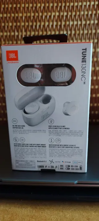 Auriculares JBL TUNE130NC Blancos Bluetooth