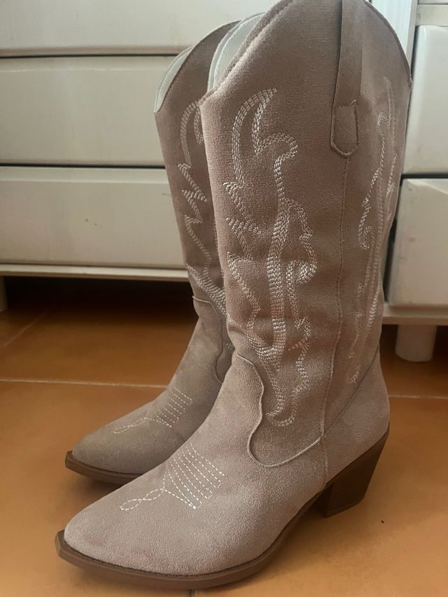 Botas cowboy beige con bordado