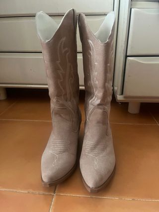 Botas cowboy beige con bordado