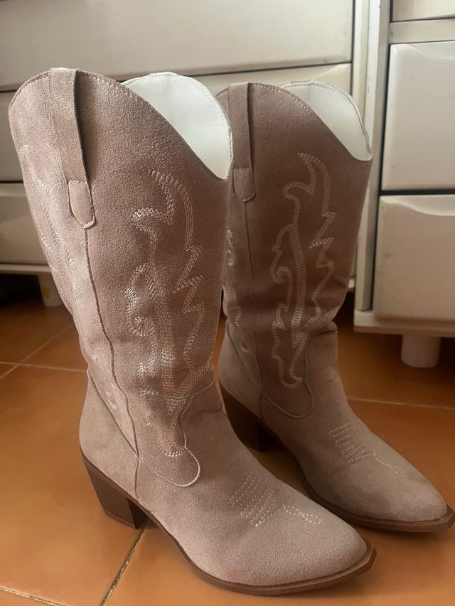 Botas cowboy beige con bordado