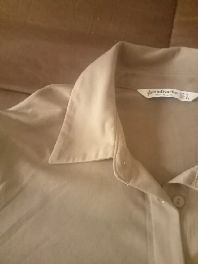 Camisa de punto beige manga larga
