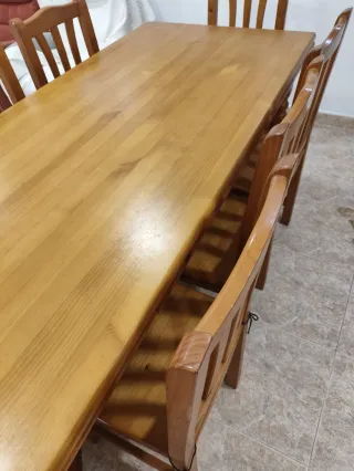 Mesa extensible de madera con 8 sillas