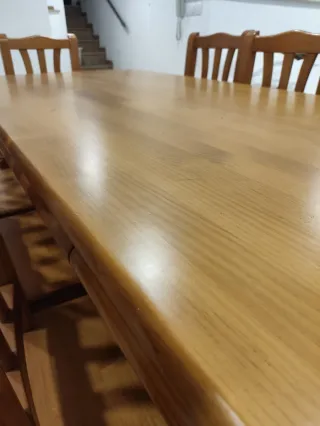 Mesa extensible de madera con 8 sillas