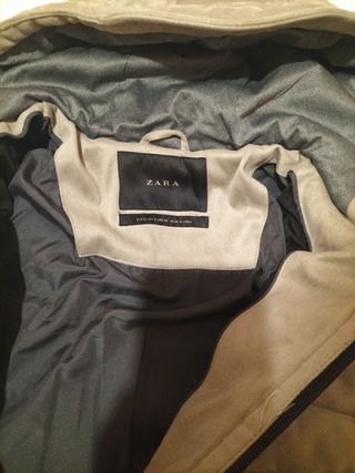 Abrigo beige con capucha