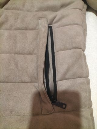 Abrigo beige con capucha