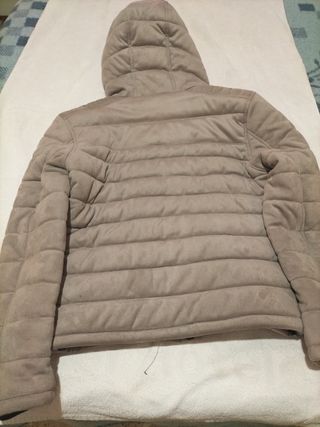 Abrigo beige con capucha