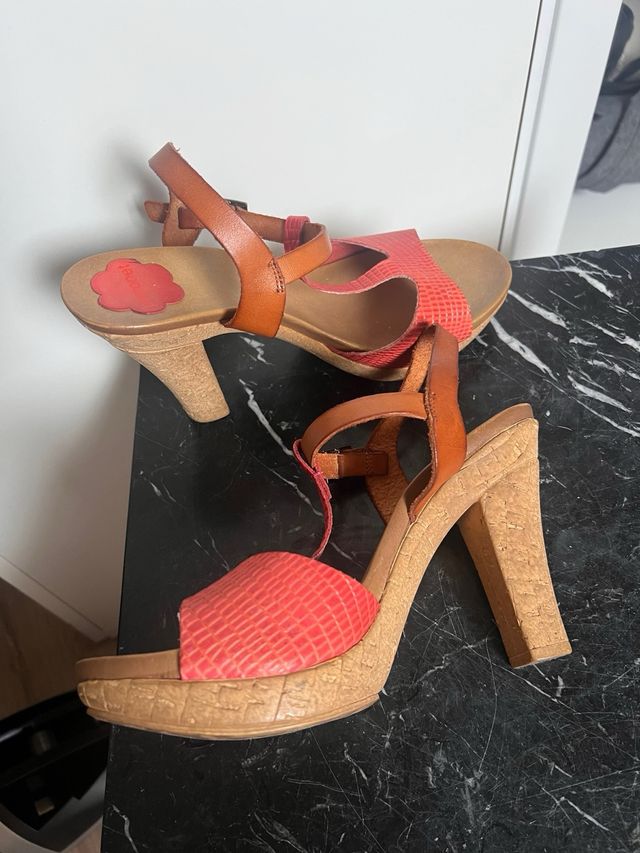 Sandalias Porronet Tacón Coral y Marrón