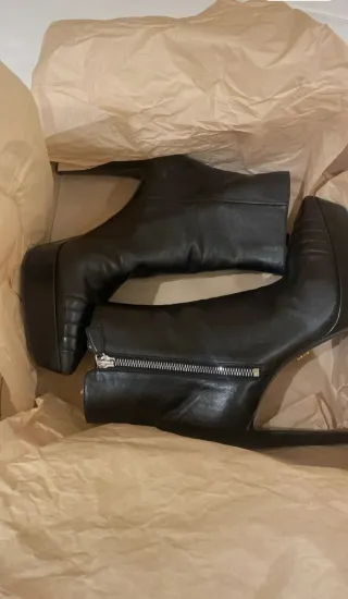 Botines Prada Piel Negros