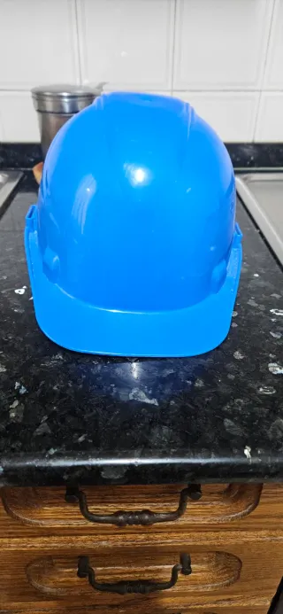 Casco de obra azul