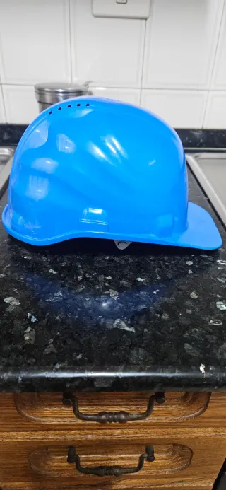 Casco de obra azul