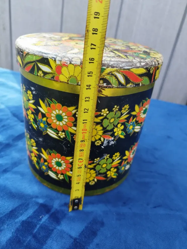 Lata antigua Colacao floral