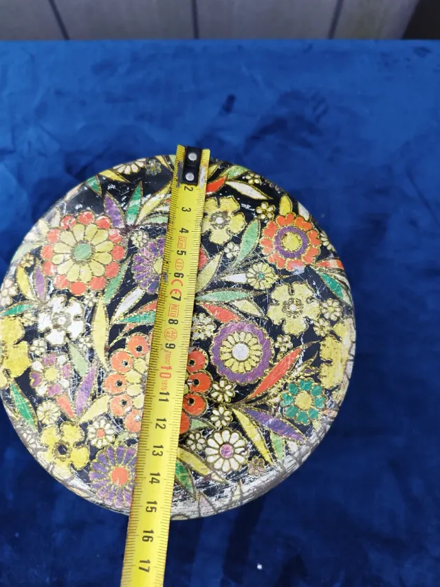 Lata antigua Colacao floral