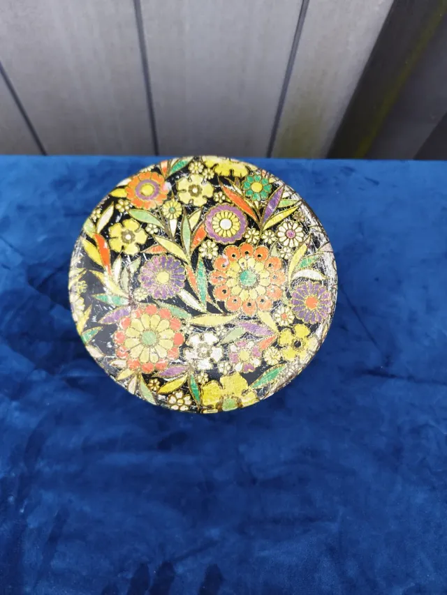 Lata antigua Colacao floral