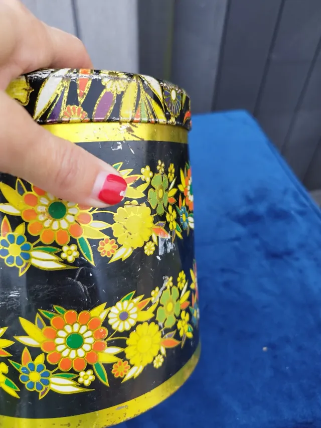 Lata antigua Colacao floral