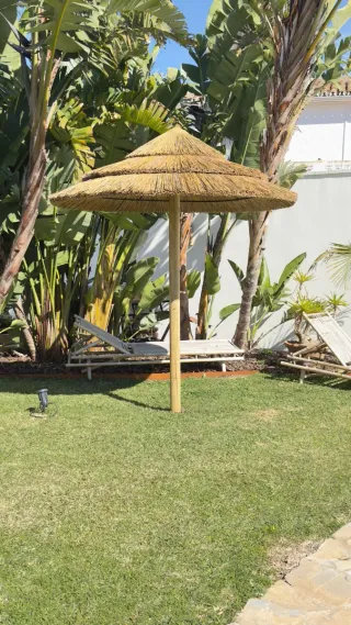 Sombrillas pérgolas de mimbre brezo