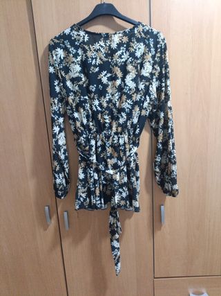 Blusa estampada floral manga larga