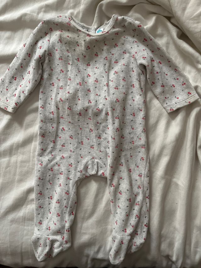 Pijama bebé 6 meses estampado cerezas