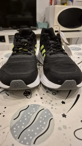 Zapatillas Adidas Negras y Amarillas