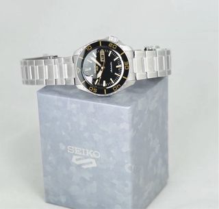 Seiko 5 Sports-SRPK99K1 Automático “Black & Gold”