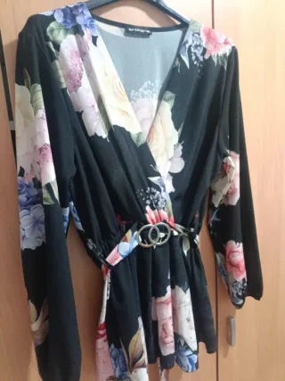 Blusa floral manga larga con cinturón