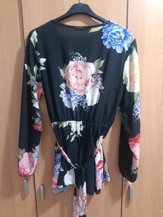 Blusa floral manga larga con cinturón