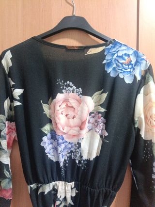 Blusa floral manga larga con cinturón