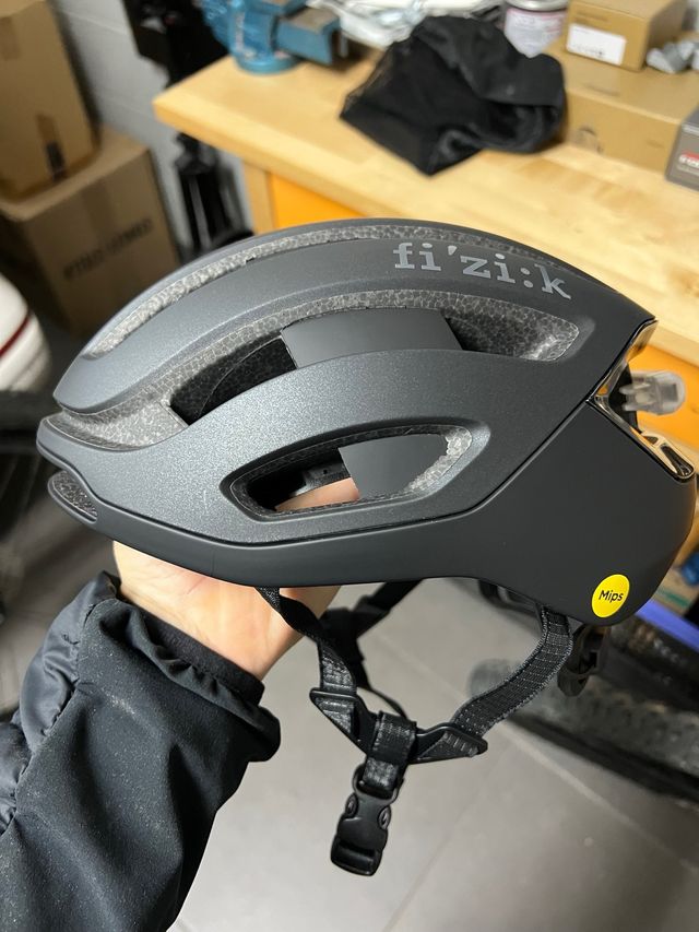 Casco Fizik Kudo Vento Negro MIPS