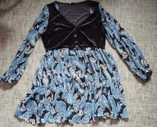 Vestido negro y azul con chaleco