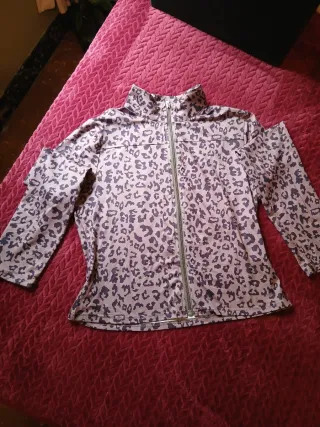 Chaqueta fina gym estampado leopardo