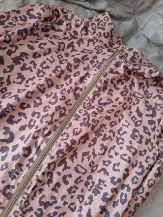 Chaqueta fina gym estampado leopardo
