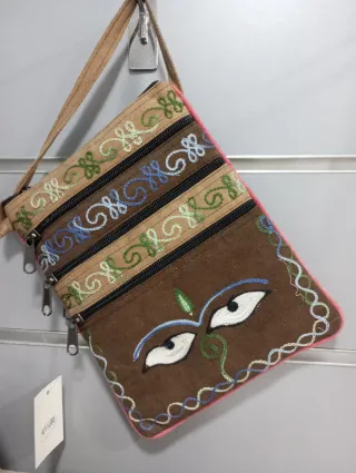 Bolso de cuero hecho a mano
