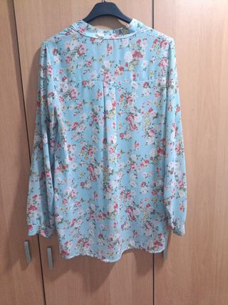 Blusa floral azul y multicolor