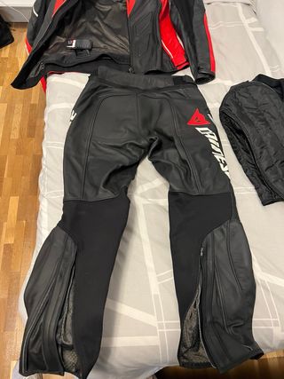 Traje de moto Dainese cuero negro/rojo