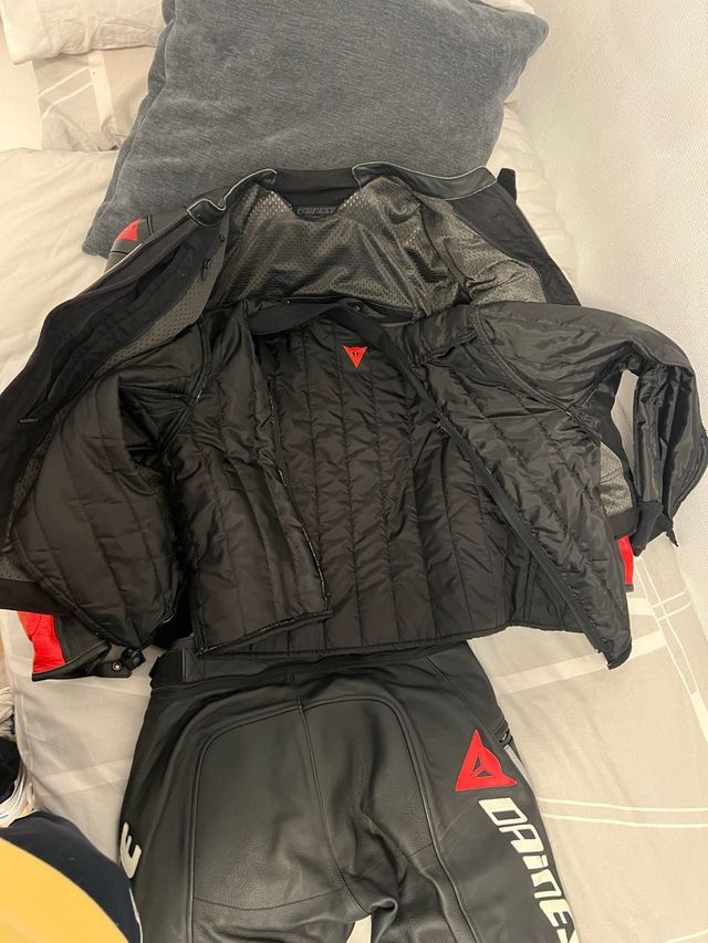 Traje de moto Dainese cuero negro/rojo