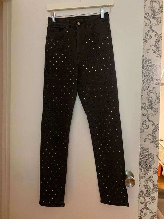 Pantalones grises con pedrería