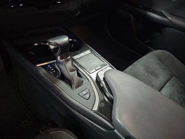 Lexus UX 2.0 250h Business