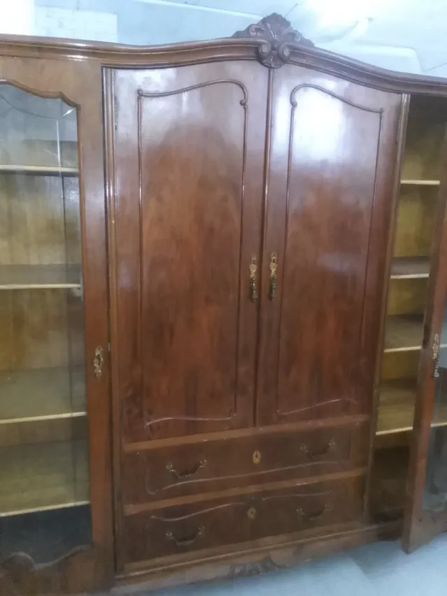 Mueble antiguo de despacho madera y cristal