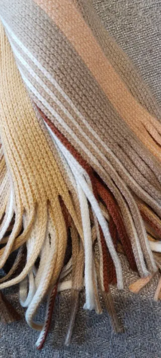 Bufanda de punto con rayas marrones y beige