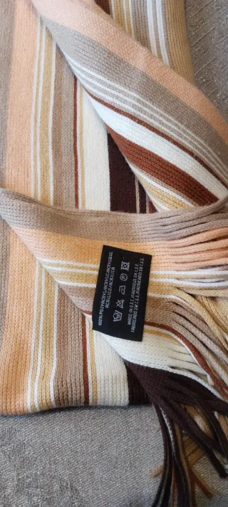 Bufanda de punto con rayas marrones y beige